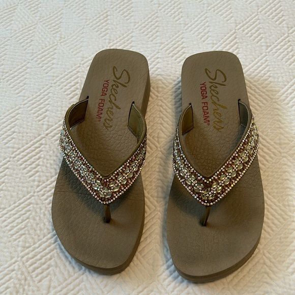 Sketcher’s yoga foam sandals - Picture 1 of 2